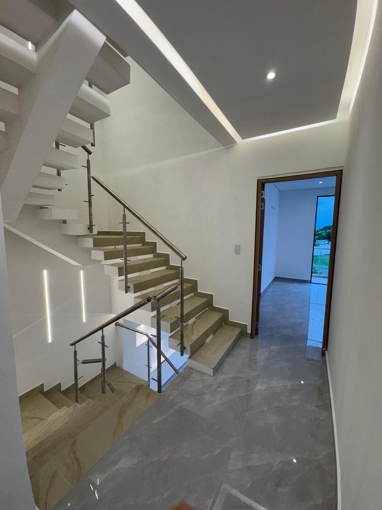 CASA A LA VENTA EN LAS MERCEDES JAMUNDI