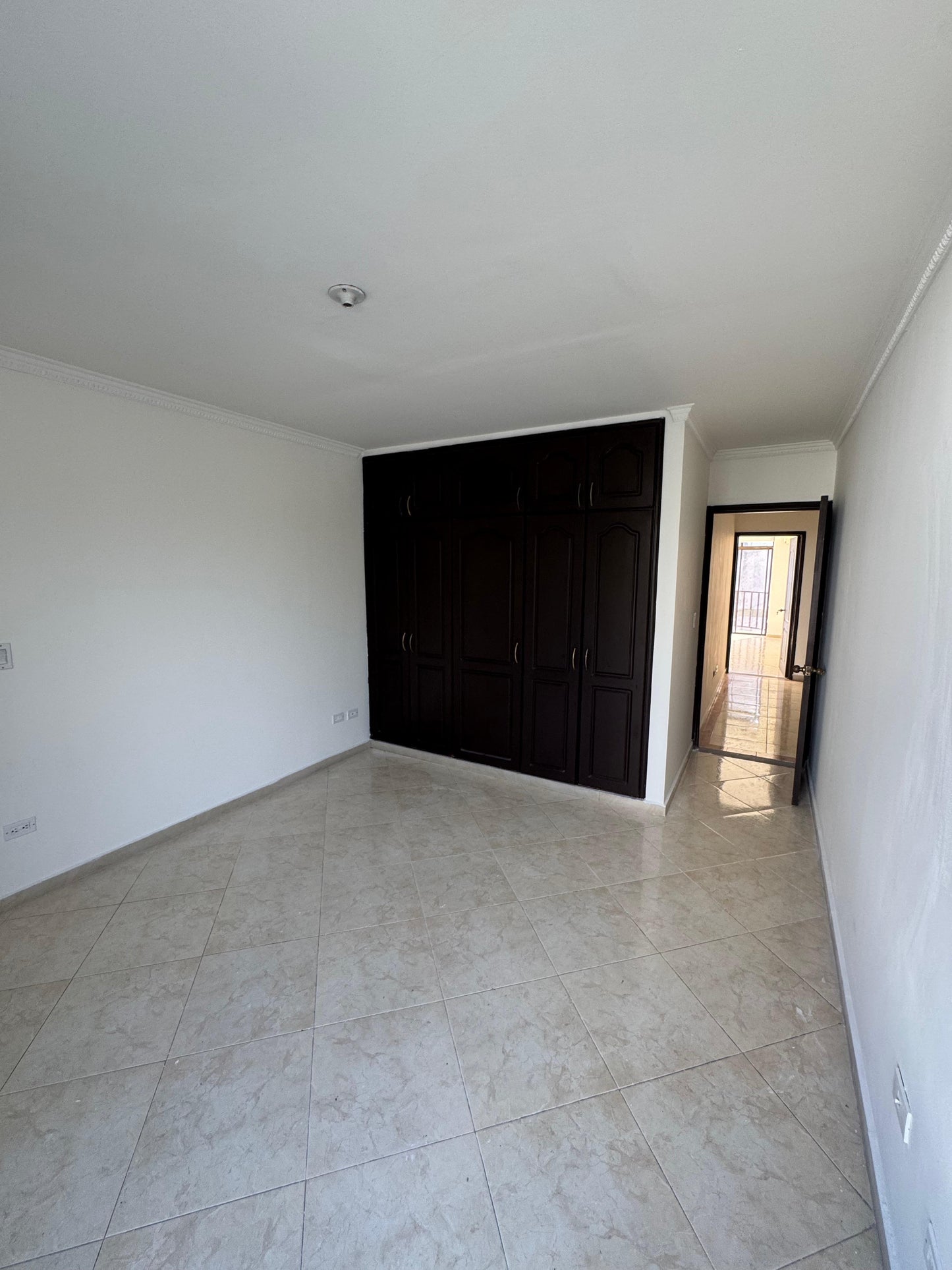 SE VENDE O RENTA CASA EN LA HACIENDA CALI