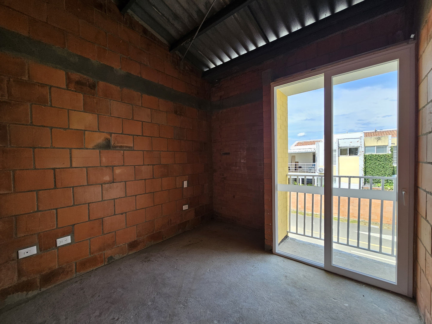 CASA EN OBRA GRIS A LA VENTA EN EL CASTILLO JAMUNDI