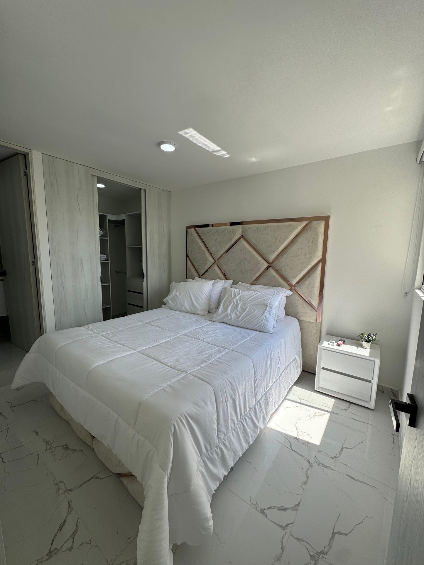 APARTAMENTO AMOBLADO EN ALQUILER SUR DE CALI BOCHALEMA