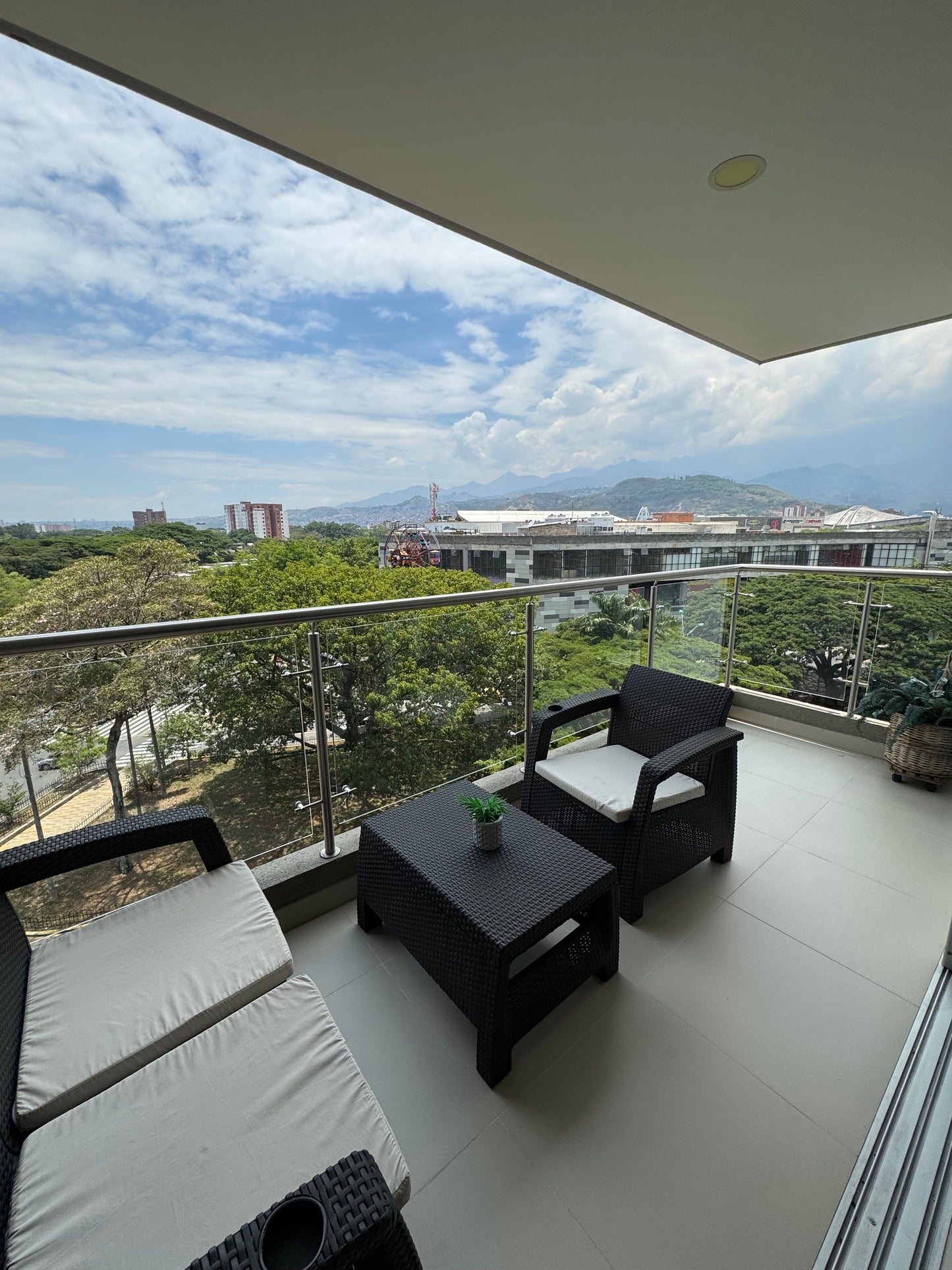 APARTAMENTO AMOBLADO EN ALQUILER NUEVA TEQUENDAMA CALI torre cosmoplaza