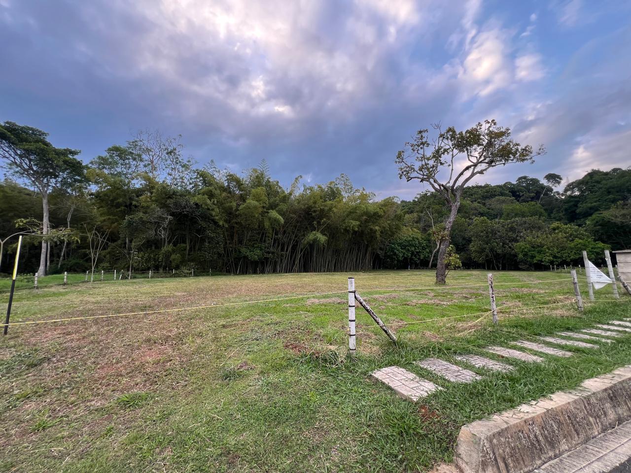 LOTE A LA VENTA EN CONDOMINIO PANCE CALI