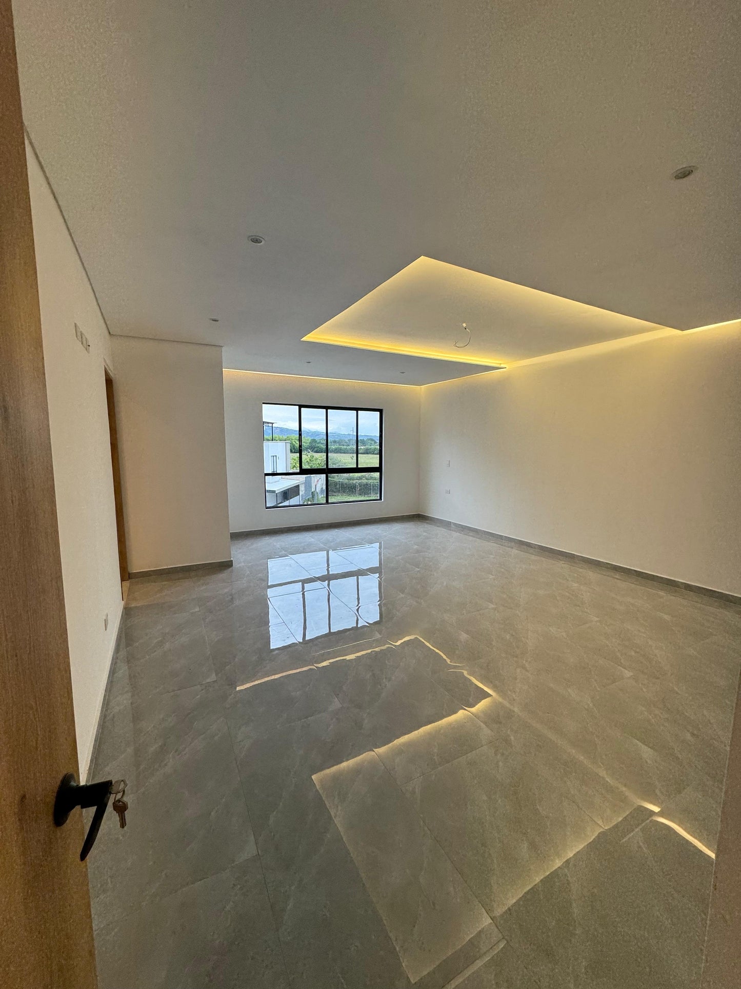 CASA A LA VENTA EN LAS MERCEDES JAMUNDI
