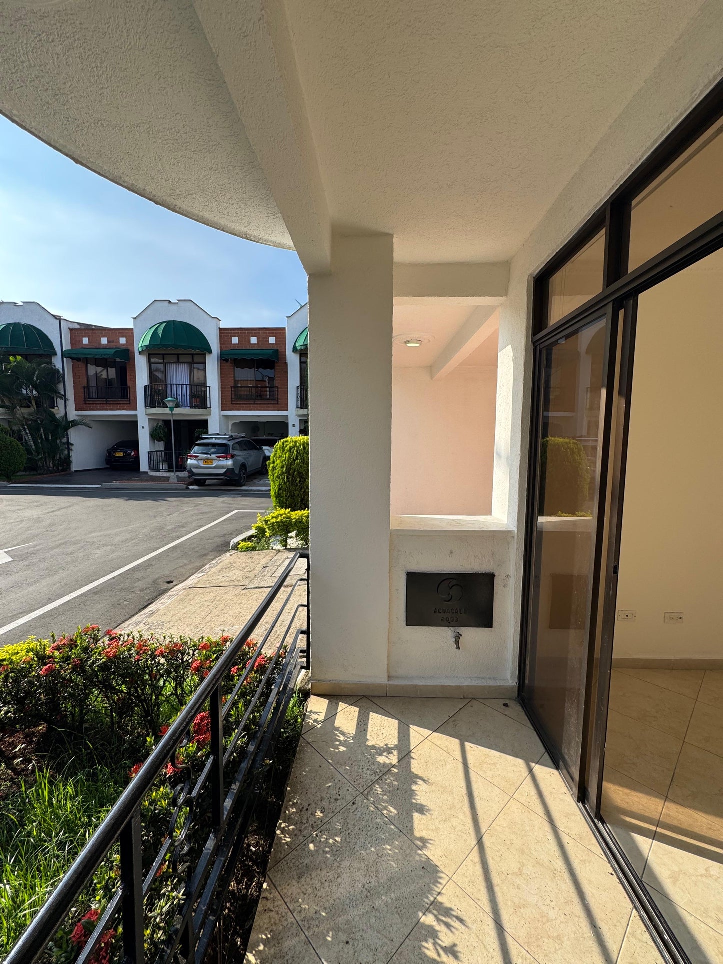 SE VENDE O RENTA CASA EN LA HACIENDA CALI