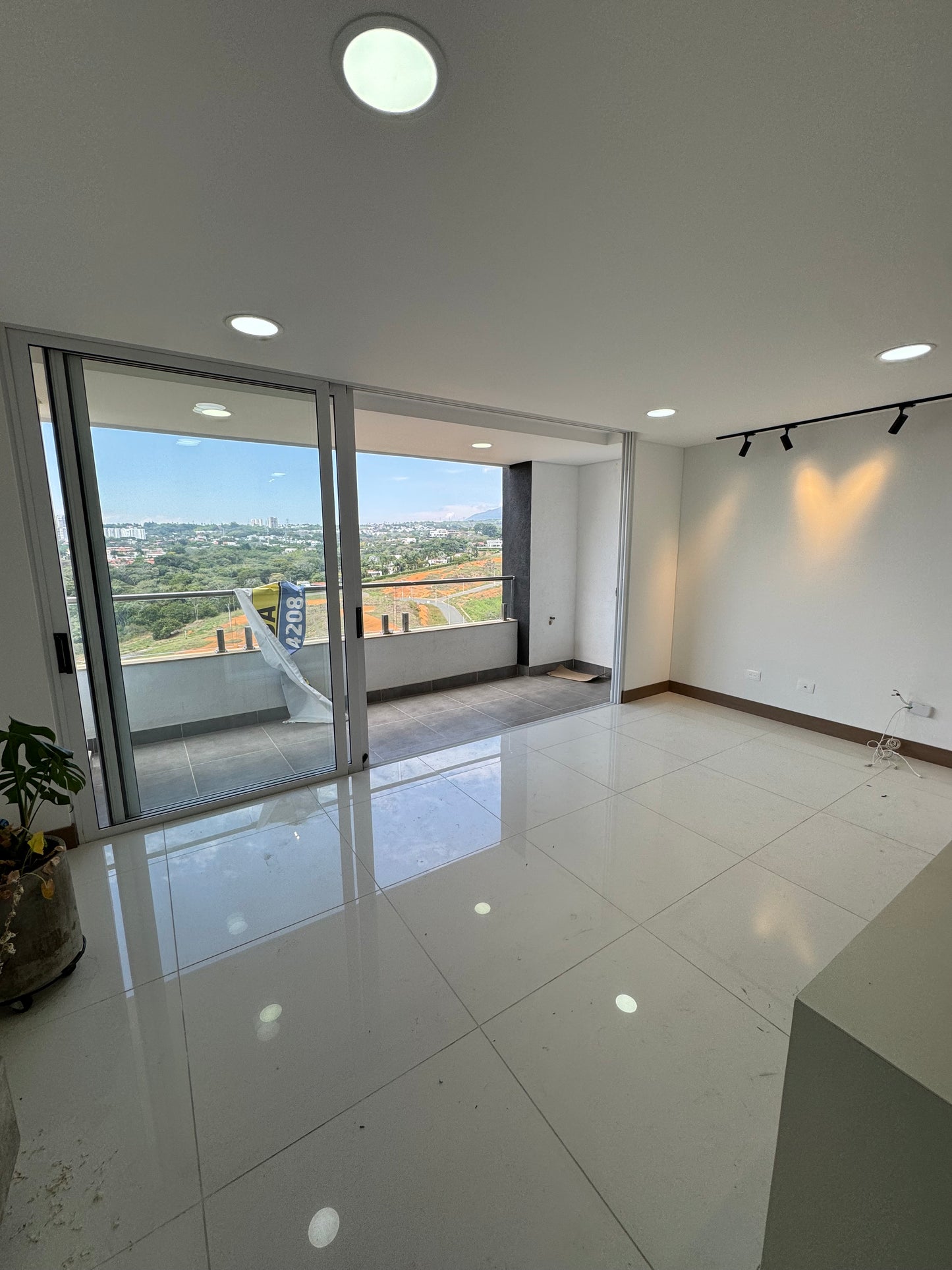 APARTAMENTO EN RENTA CIUDAD JARDÍN PARTE ALTA CALI