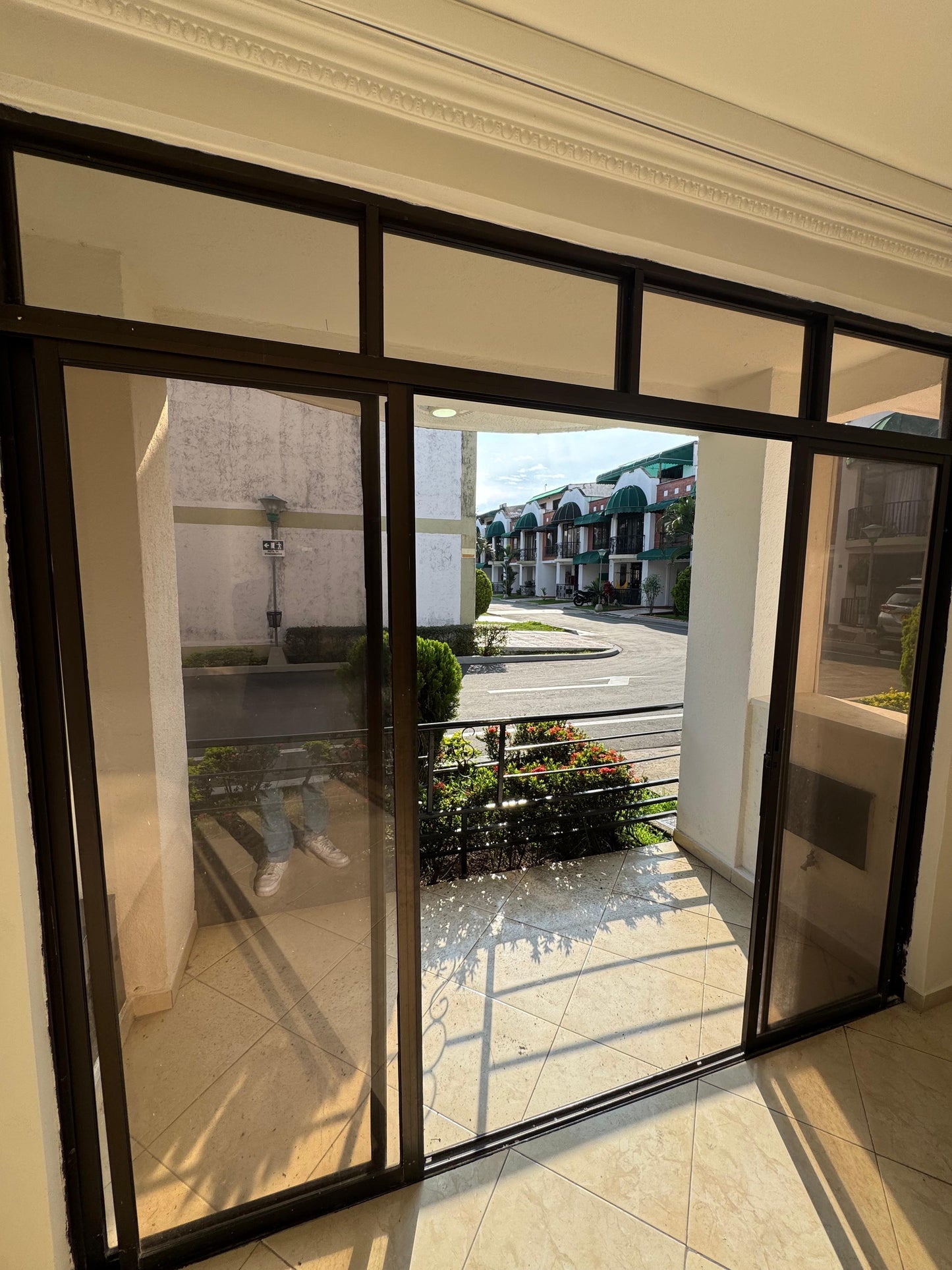 SE VENDE O RENTA CASA EN LA HACIENDA CALI