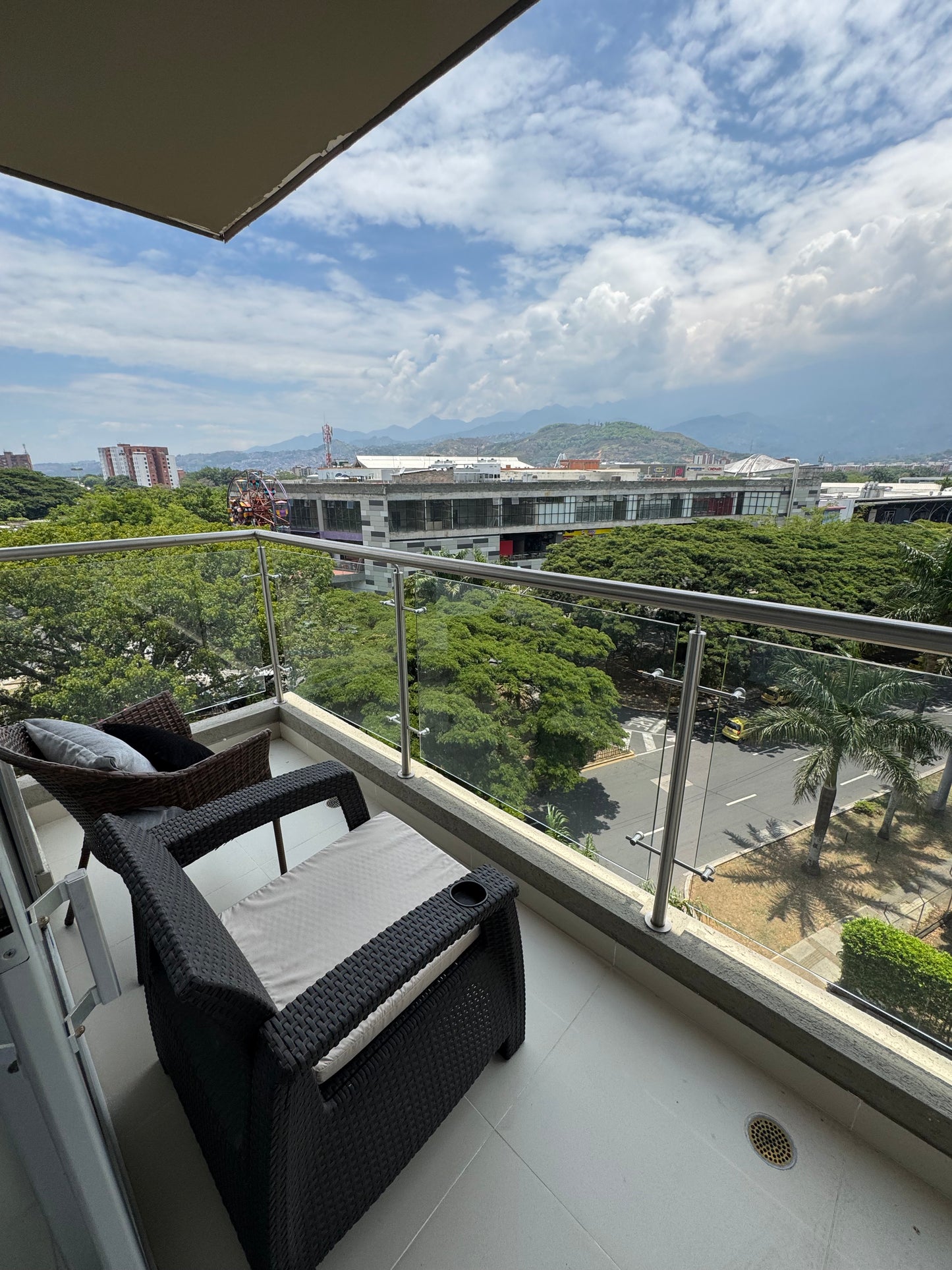 APARTAMENTO AMOBLADO EN ALQUILER NUEVA TEQUENDAMA CALI torre cosmoplaza