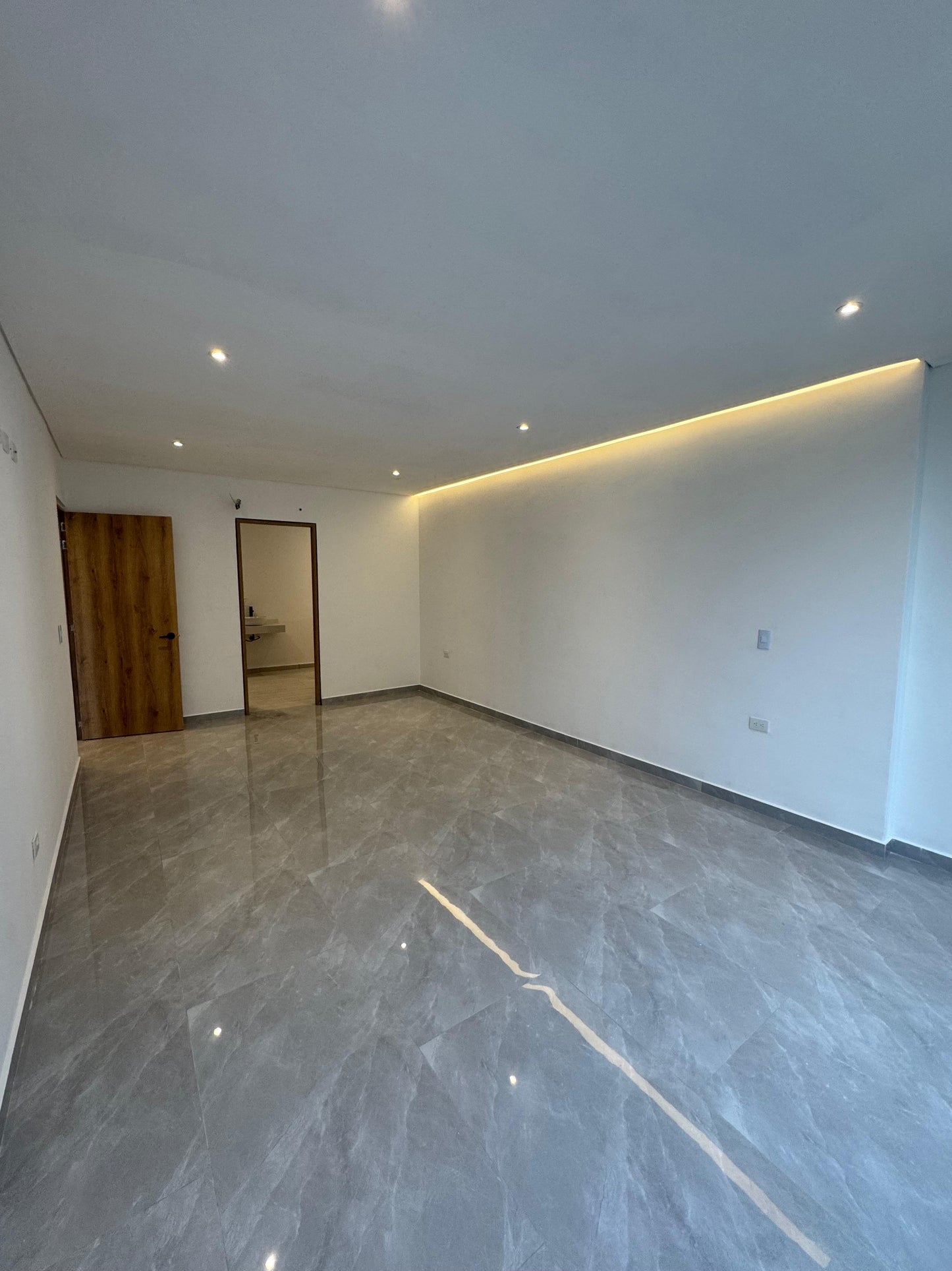 CASA A LA VENTA EN LAS MERCEDES JAMUNDI
