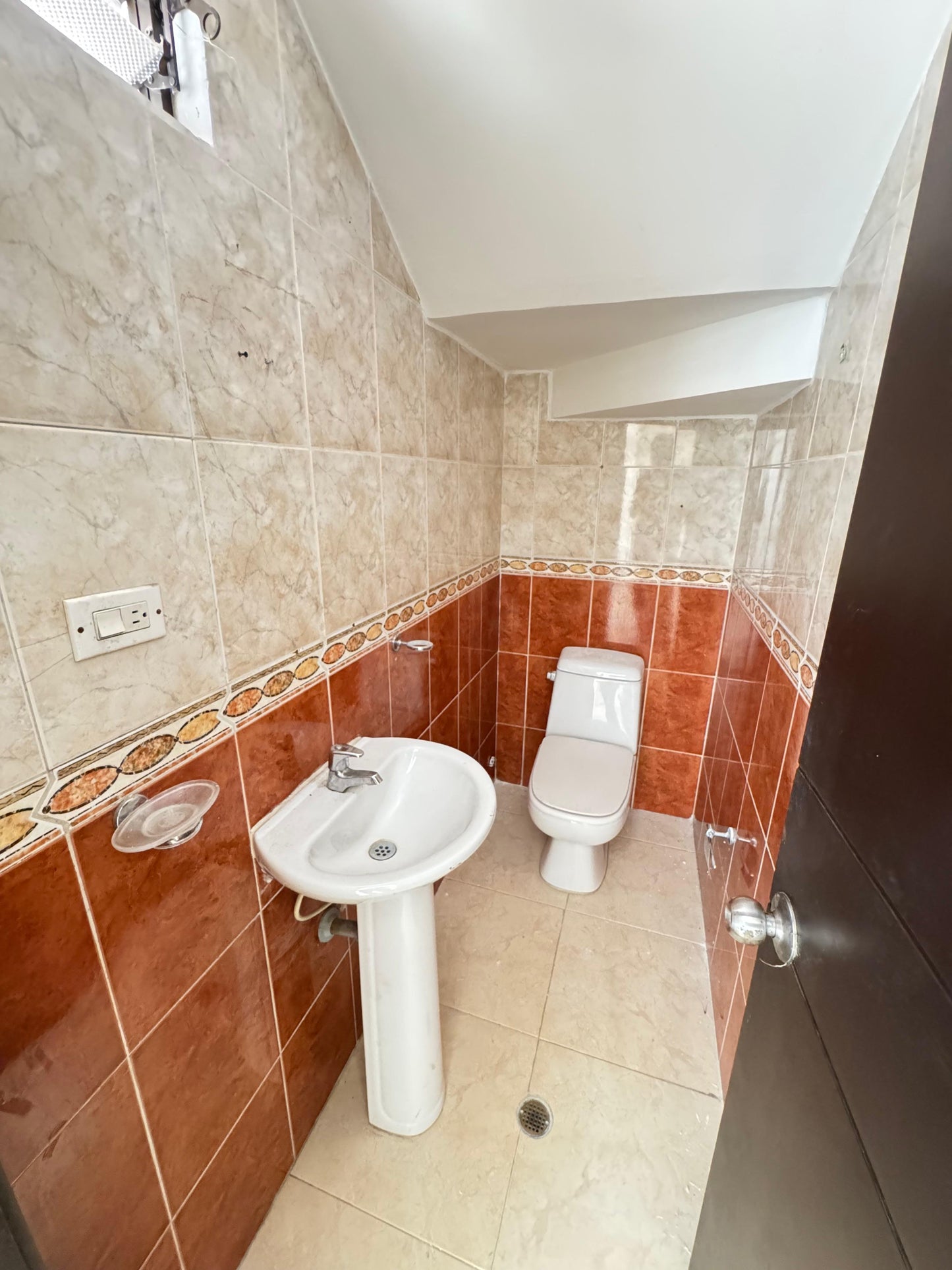 SE VENDE O RENTA CASA EN LA HACIENDA CALI