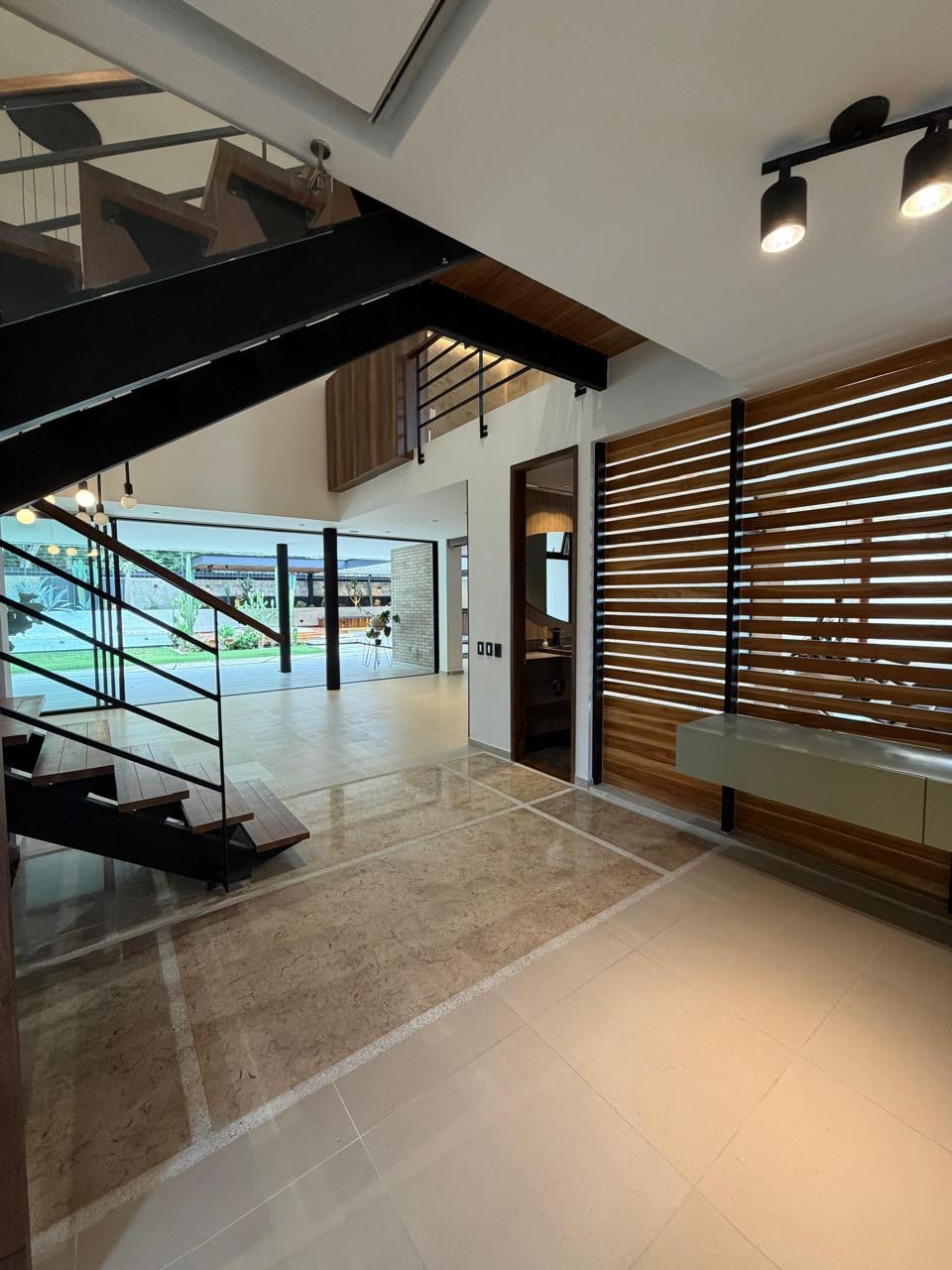 CASA MODERNA EN VENTA PANCE CALI