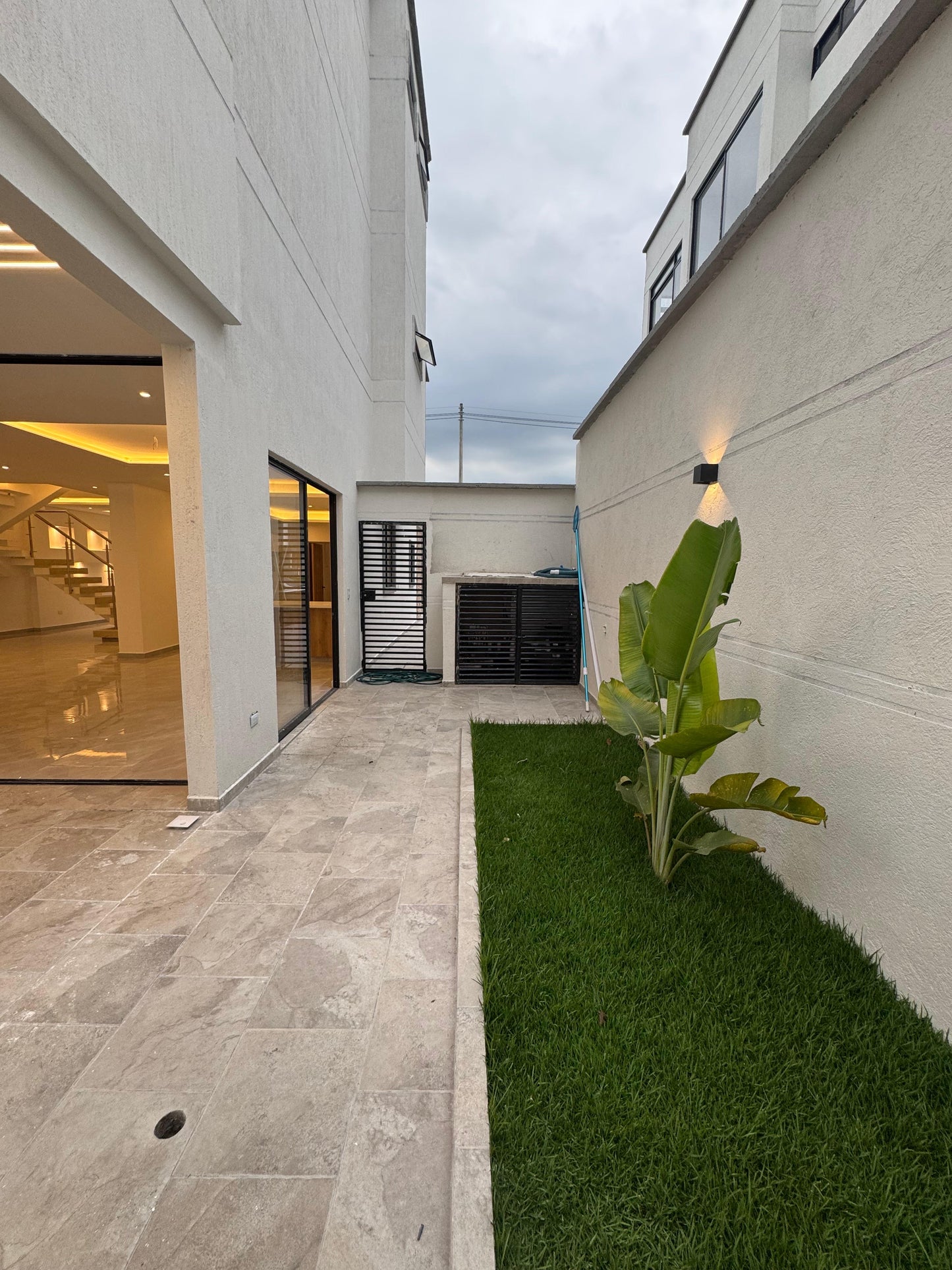 CASA A LA VENTA EN LAS MERCEDES JAMUNDI