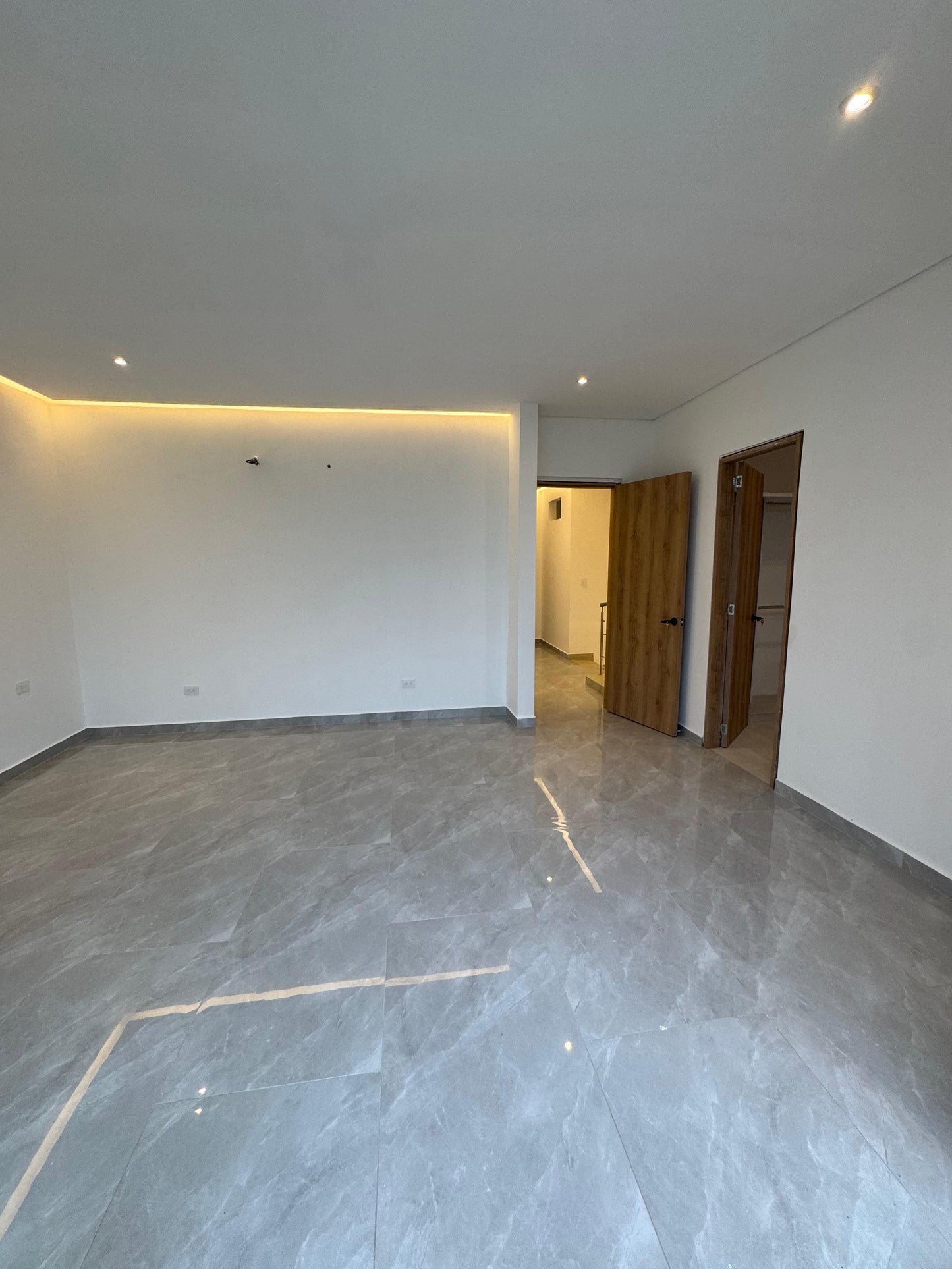 CASA A LA VENTA EN LAS MERCEDES JAMUNDI