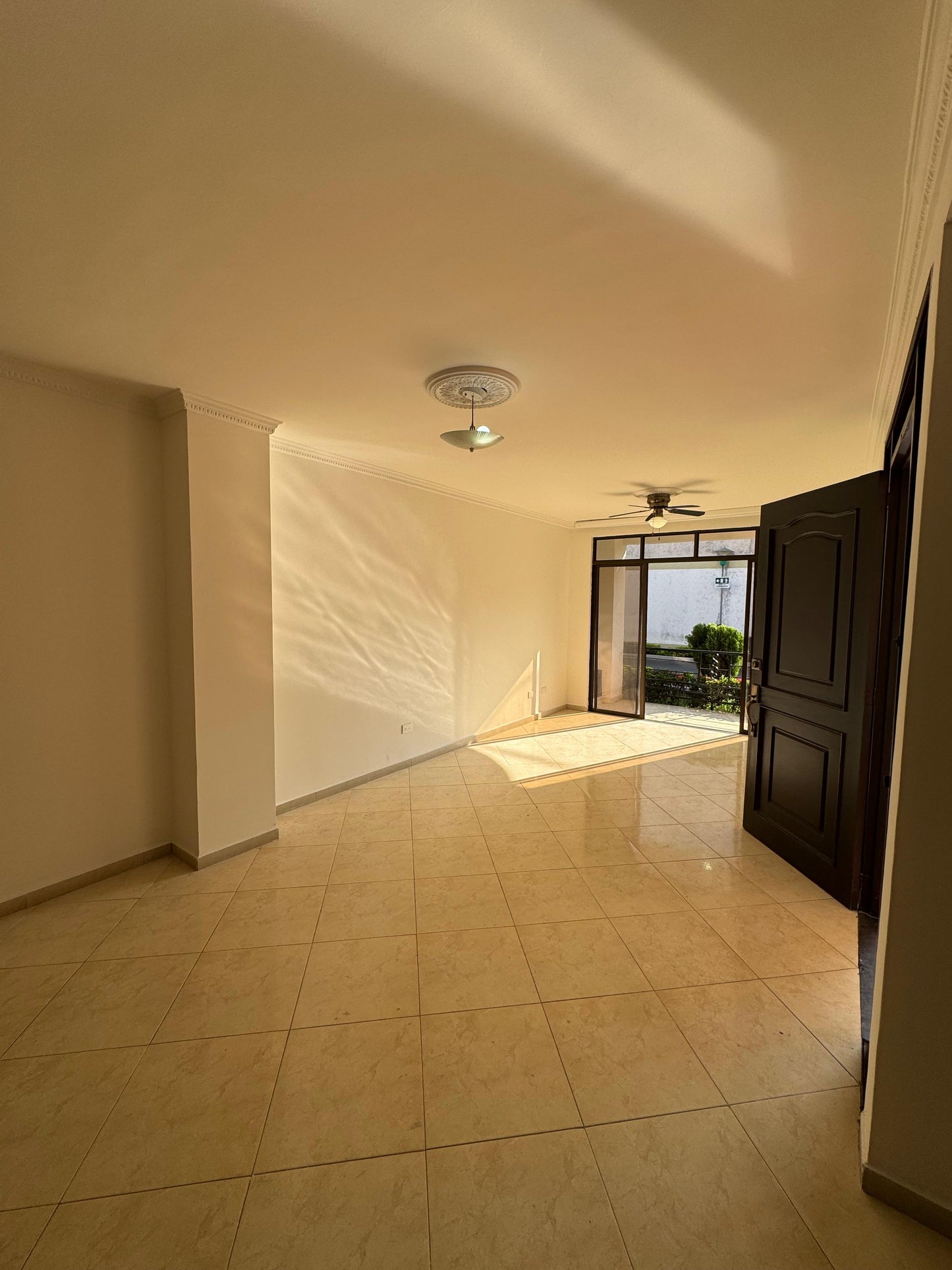 SE VENDE O RENTA CASA EN LA HACIENDA CALI