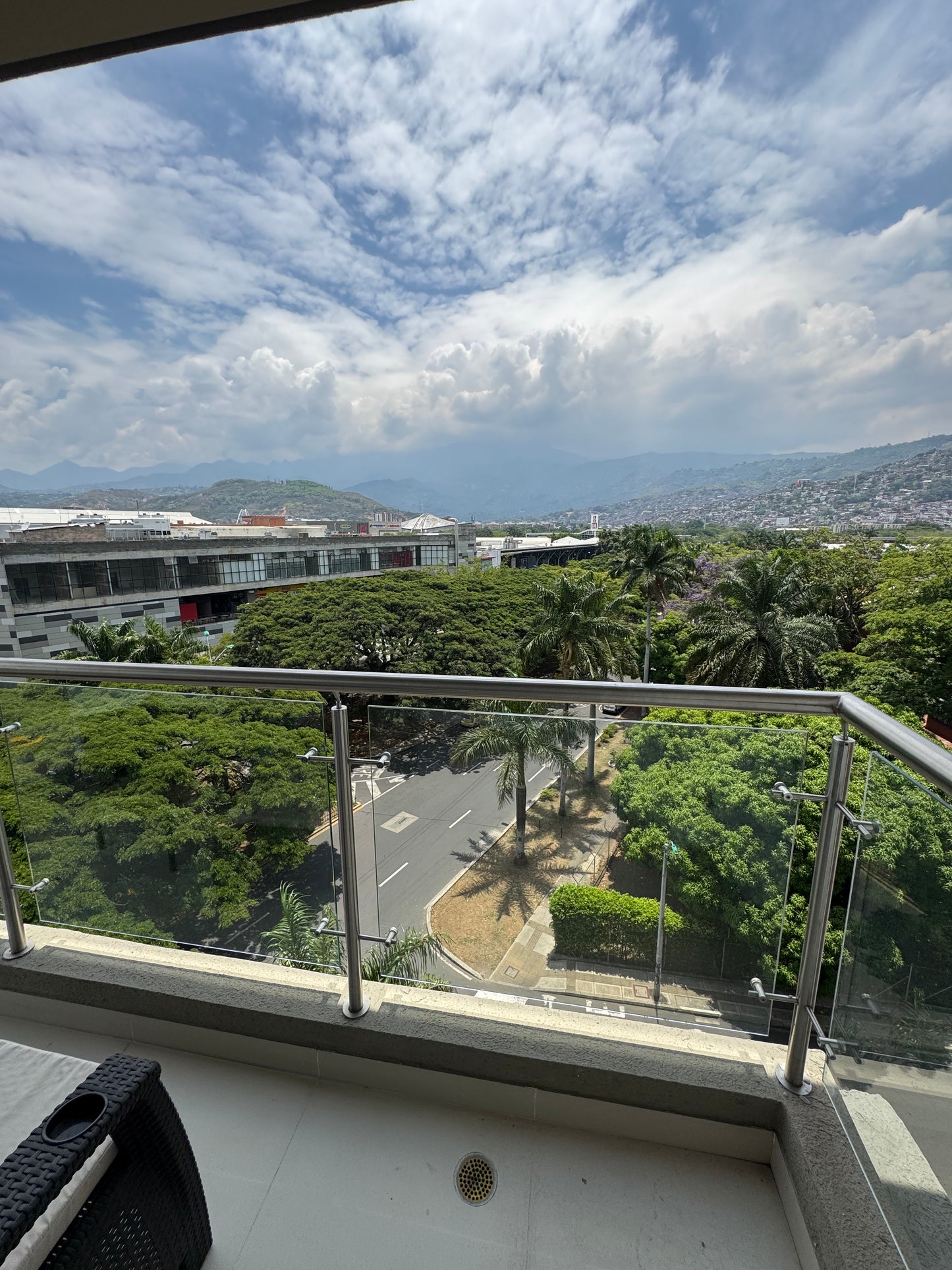 APARTAMENTO AMOBLADO EN ALQUILER NUEVA TEQUENDAMA CALI torre cosmoplaza
