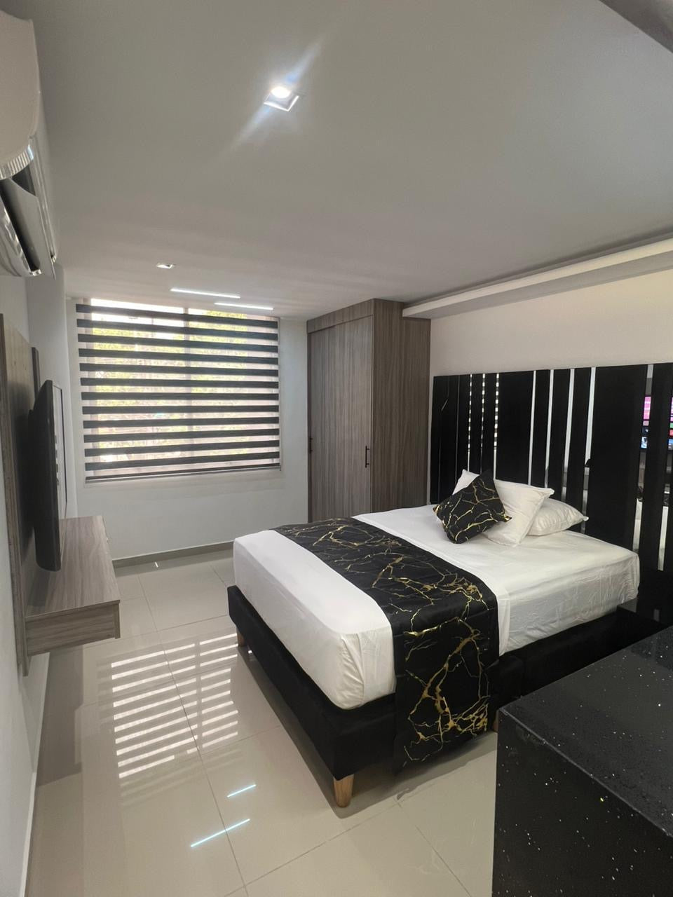 EDIFICIO DE APARTAESTUDIOS EN VENTA AL SUR DE CALI