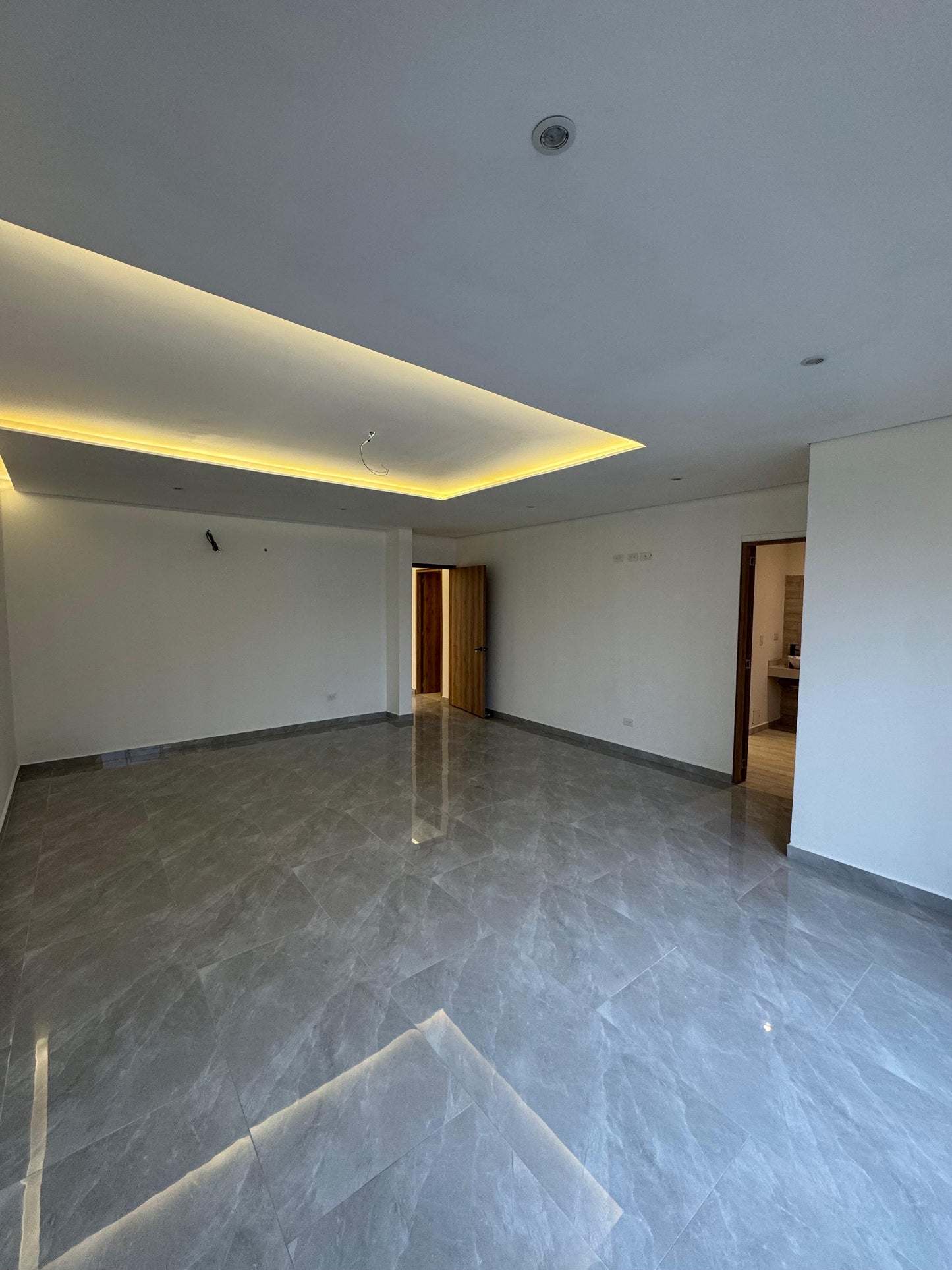 CASA A LA VENTA EN LAS MERCEDES JAMUNDI