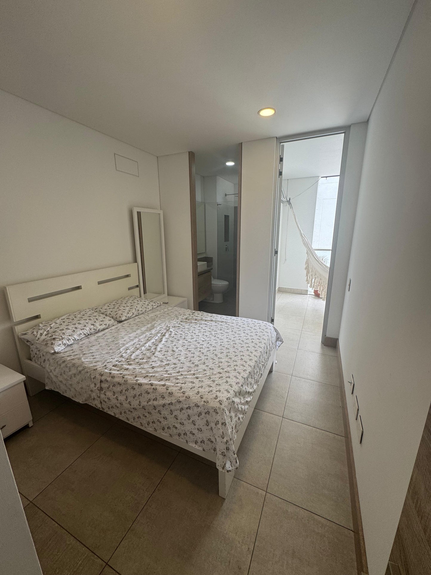 APARTAMENTO AMOBLADO EN RENTA CIUDAD JARDÍN CALI