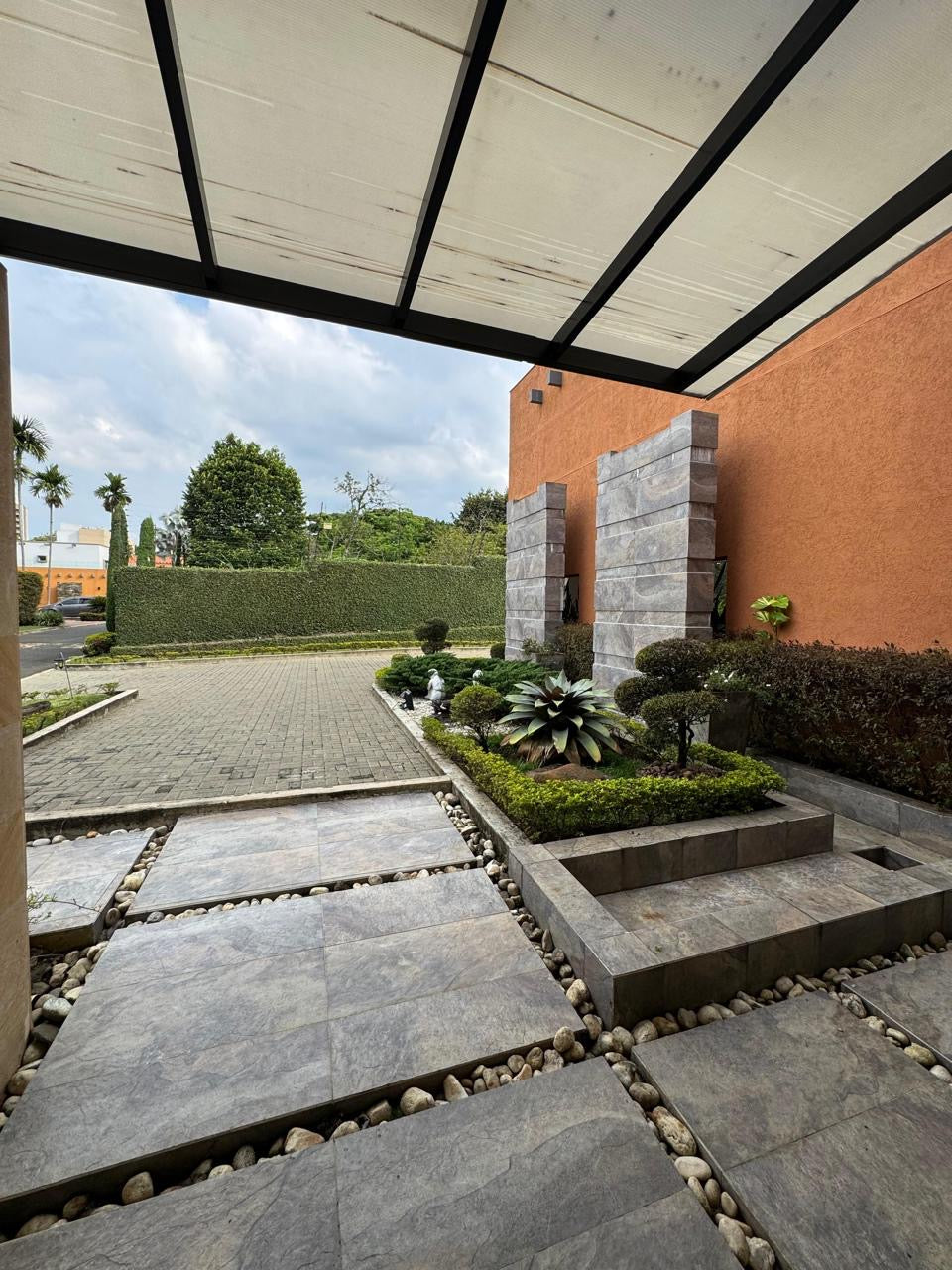 CASA EN VENTA O RENTA EN CIUDAD JARDÍN CALI