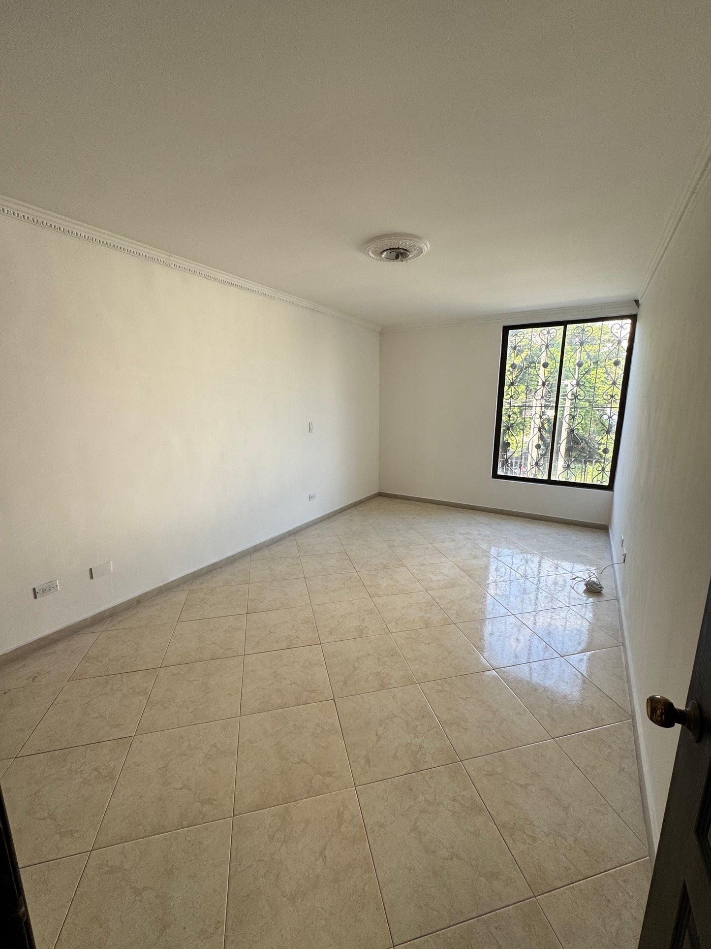 SE VENDE O RENTA CASA EN LA HACIENDA CALI