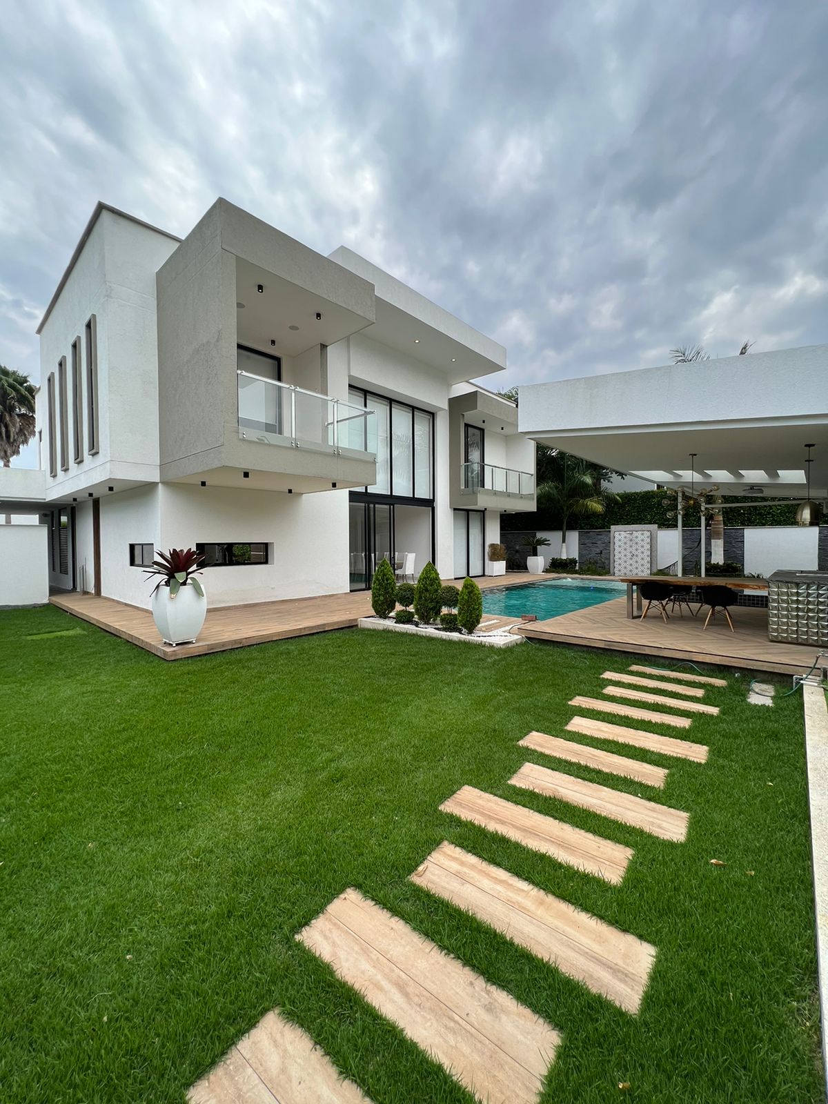 SE VENDE ESPECTACULAR CASA EN PANCE-CALI