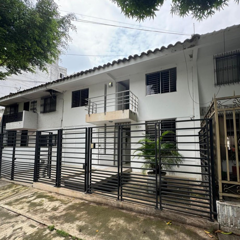 SE VENDE CASA EN EL BARRIO LIMONAR-CALI