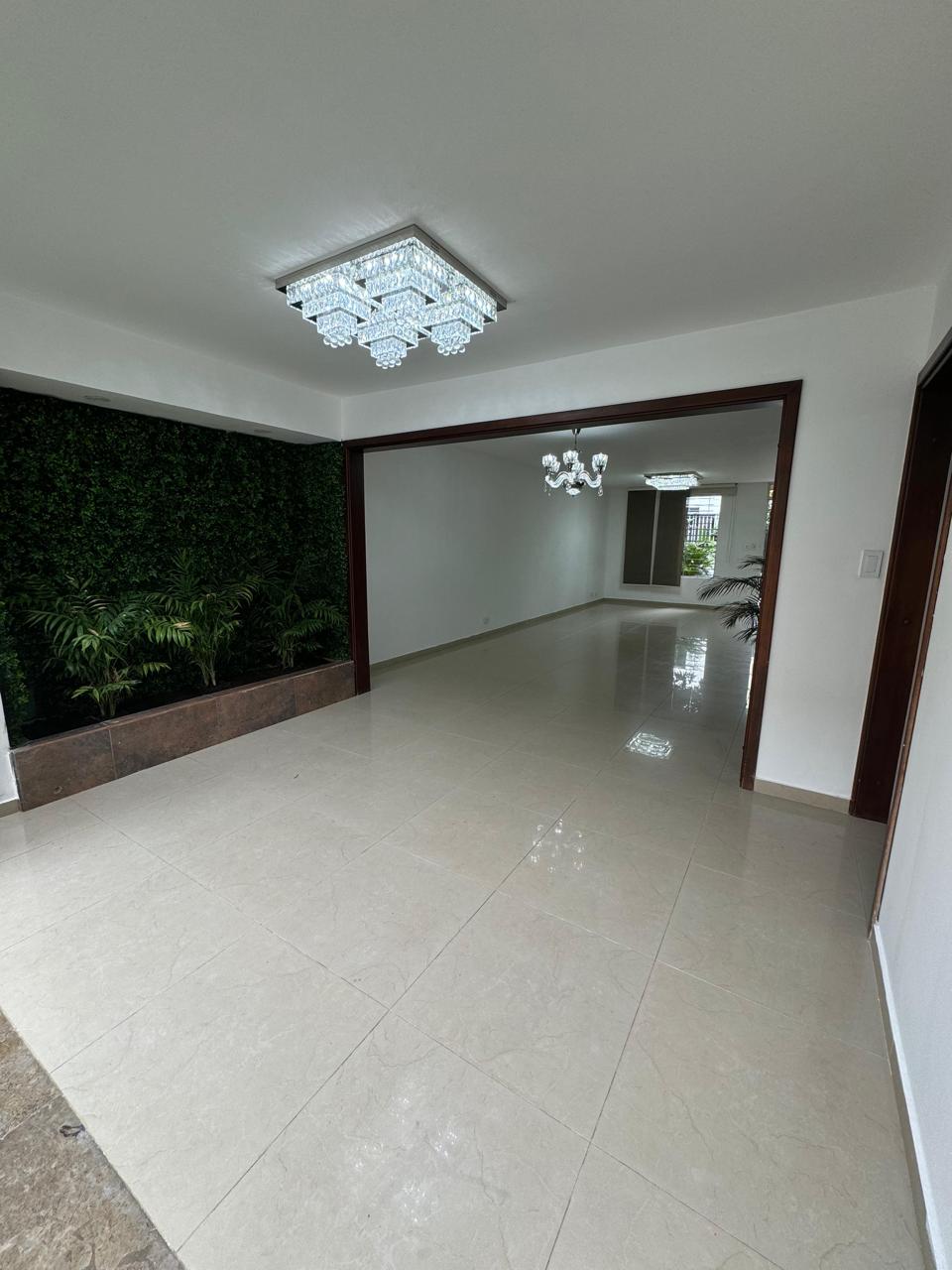 SE VENDE CASA EN EL BARRIO LIMONAR-CALI