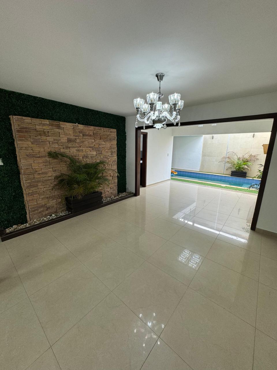 SE VENDE CASA EN EL BARRIO LIMONAR-CALI