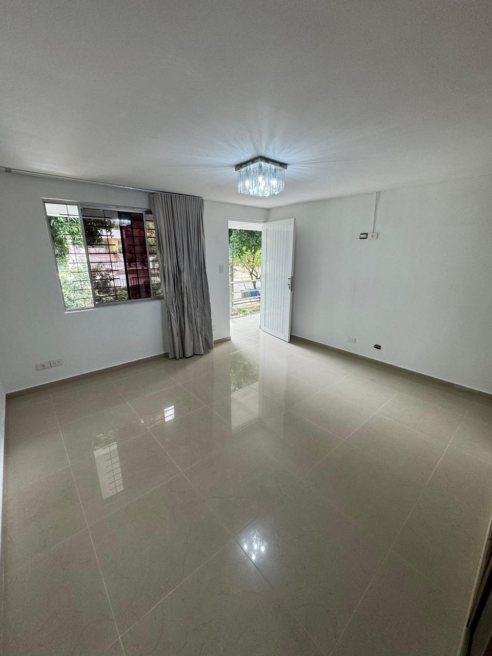 SE VENDE CASA EN EL BARRIO LIMONAR-CALI