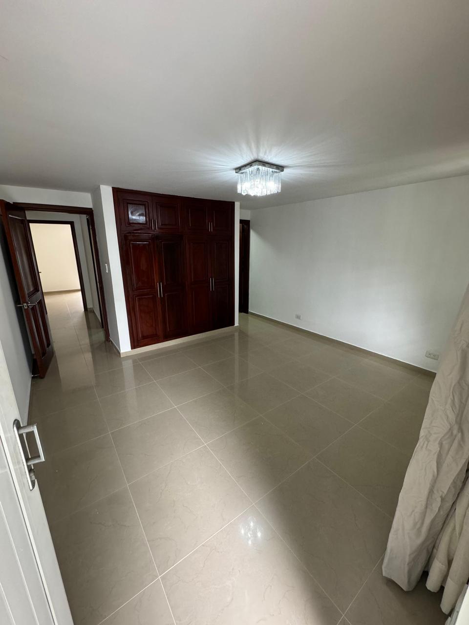 SE VENDE CASA EN EL BARRIO LIMONAR-CALI