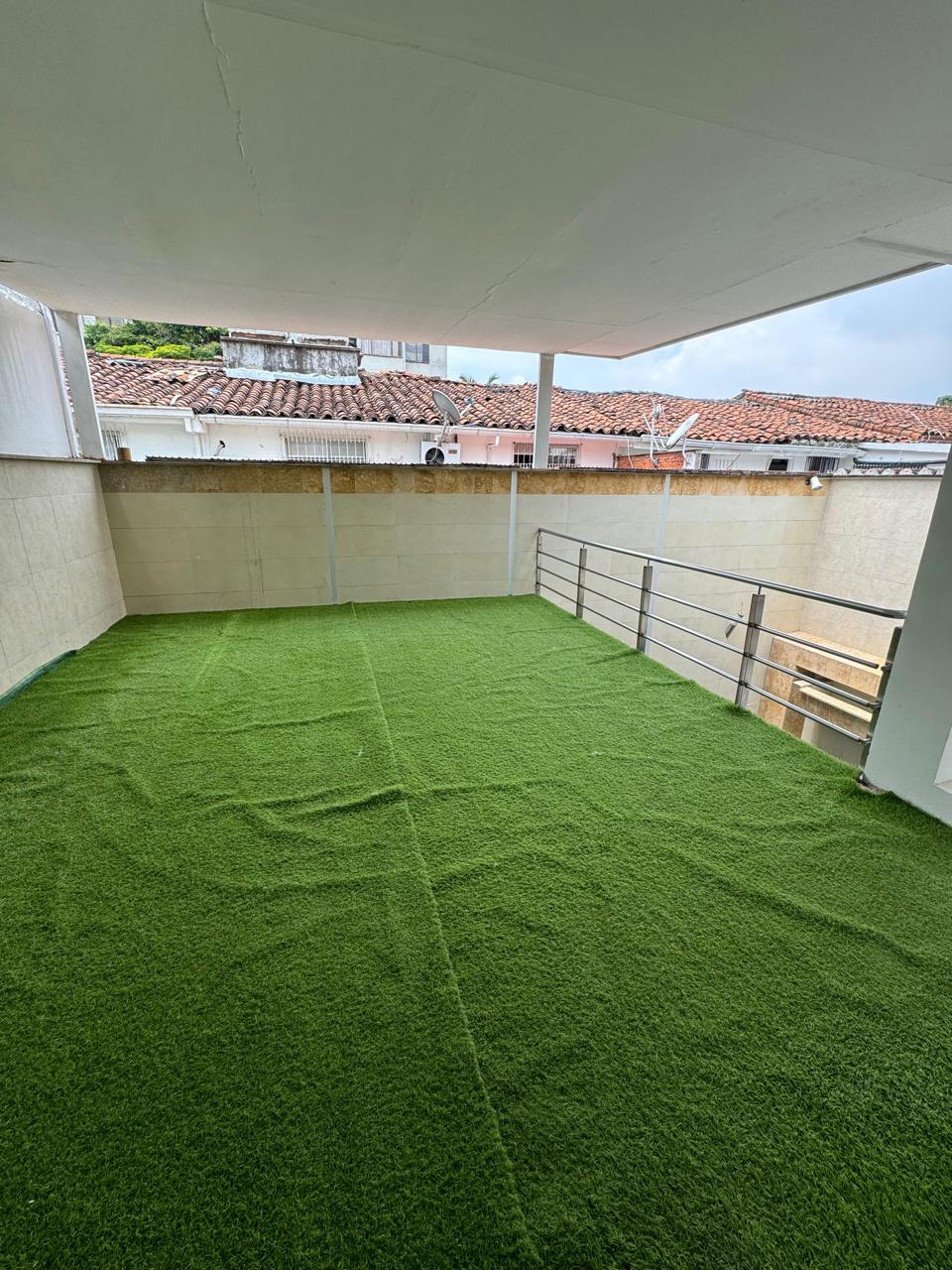 SE VENDE CASA EN EL BARRIO LIMONAR-CALI