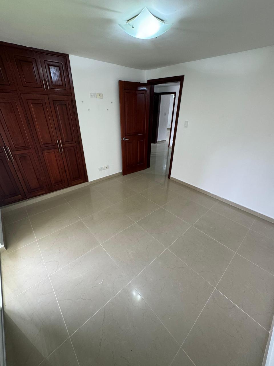 SE VENDE CASA EN EL BARRIO LIMONAR-CALI