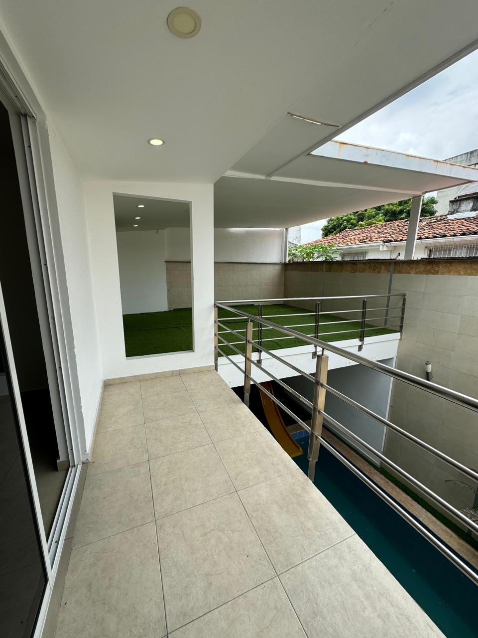SE VENDE CASA EN EL BARRIO LIMONAR-CALI