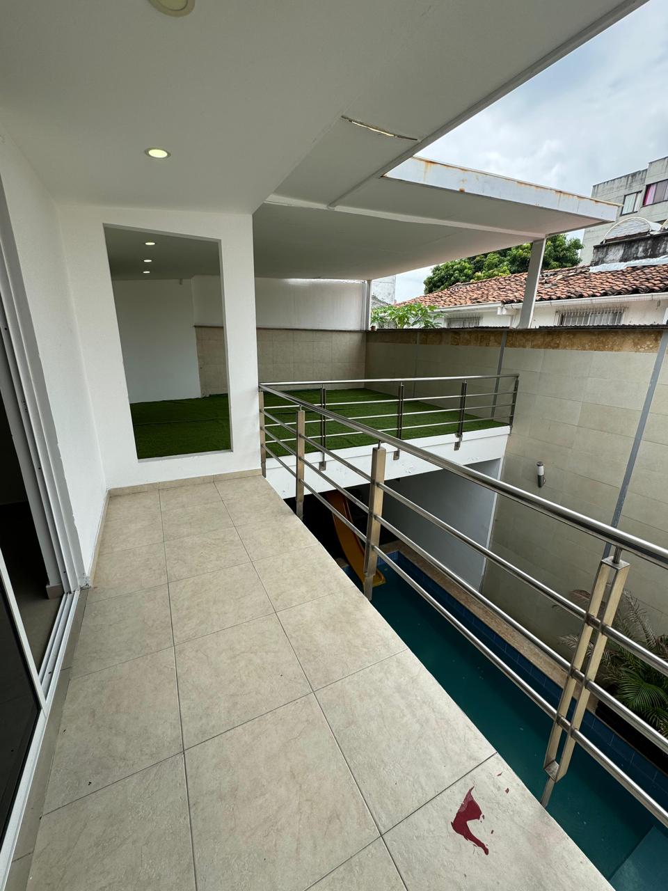 SE VENDE CASA EN EL BARRIO LIMONAR-CALI