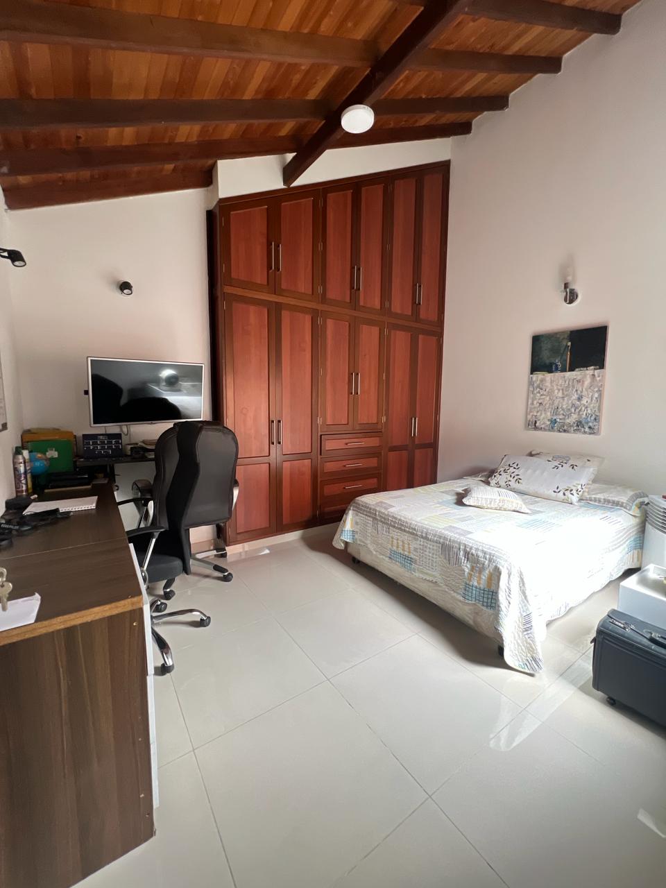 SE VENDE CASA EN EL LIMONAR CALI