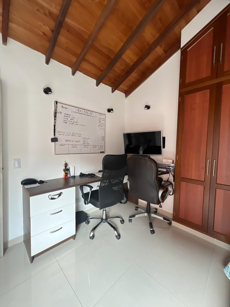 SE VENDE CASA EN EL LIMONAR CALI