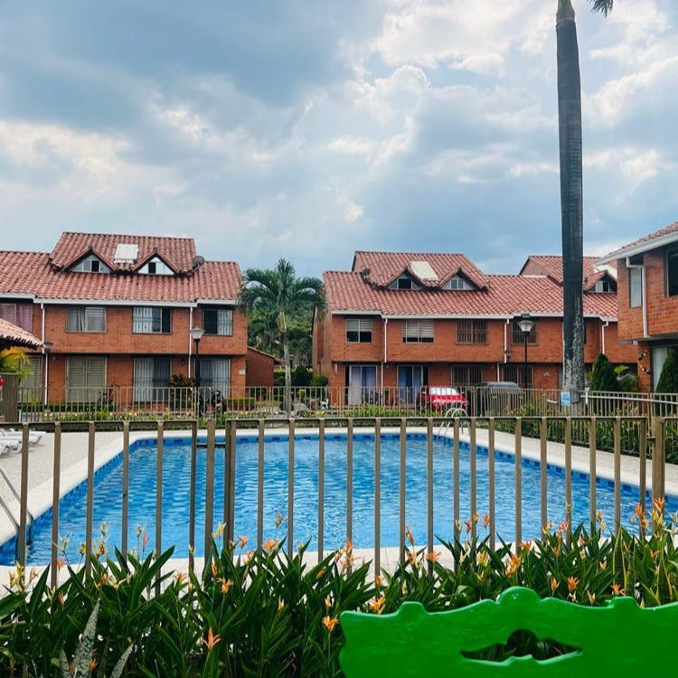 SE VENDE CASA EN EL LIMONAR CALI