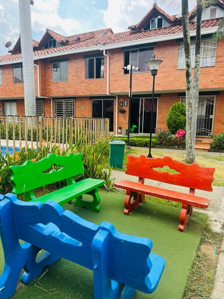 SE VENDE CASA EN EL LIMONAR CALI