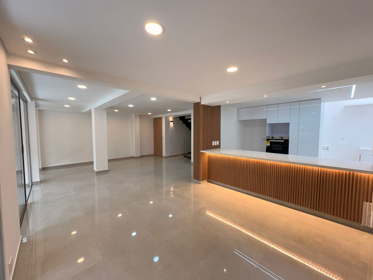 CASA MODERNA EN ALQUILER – FARALLONES DE PANCE, CALI