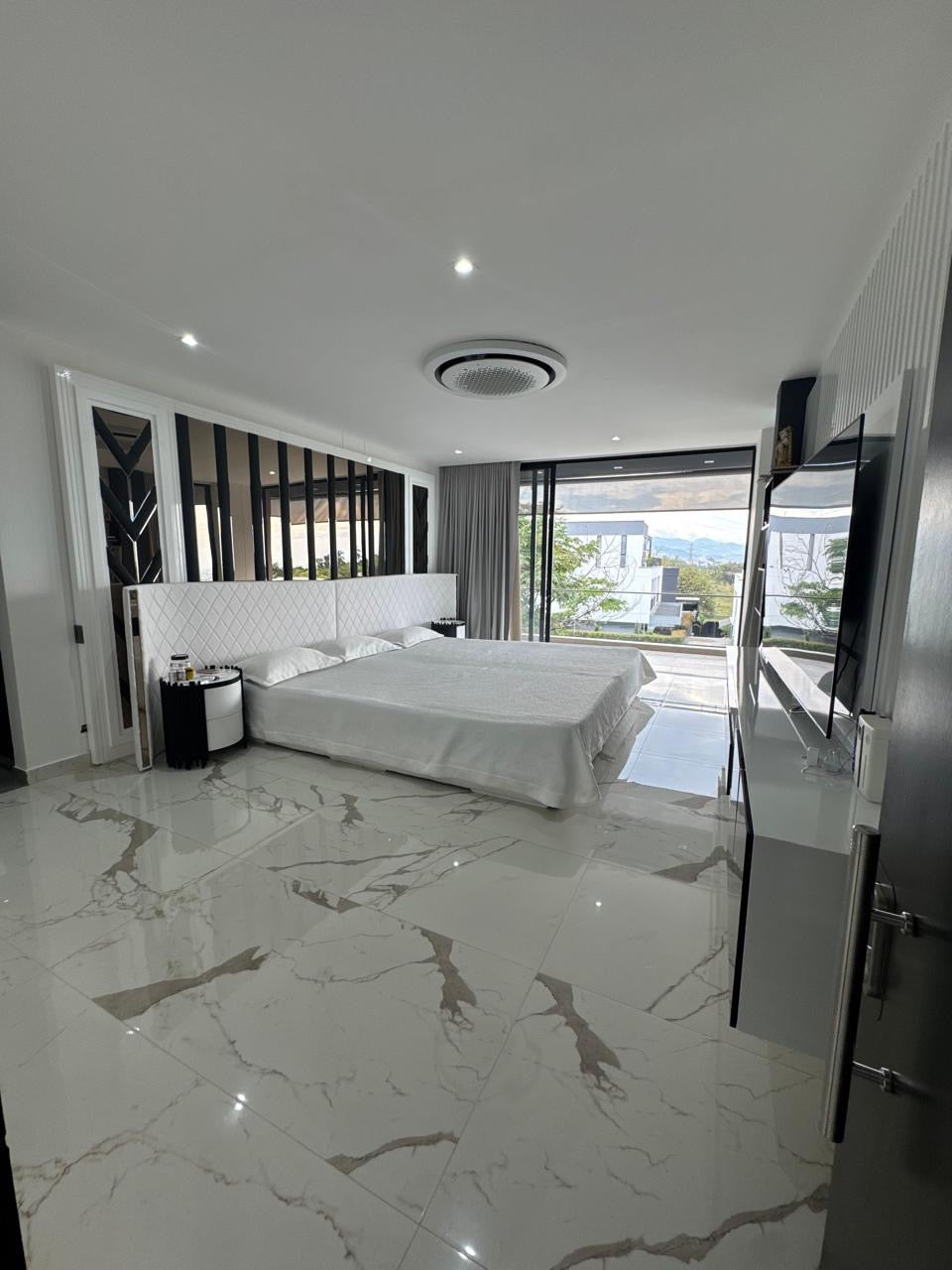 LUJOSA CASA A LA VENTA EN PANCE CALI