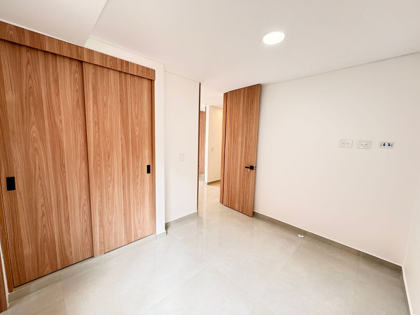 CASA MODERNA EN ALQUILER – FARALLONES DE PANCE, CALI