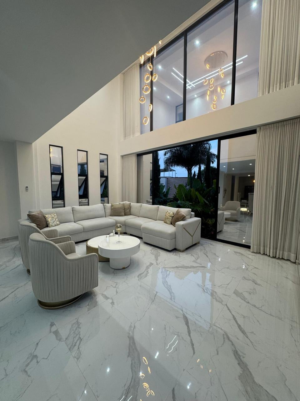 CASA LUJOSA EN VENTA PANCE CALI