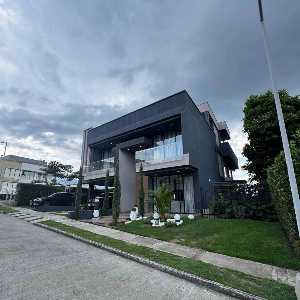 LUJOSA CASA A LA VENTA EN PANCE CALI