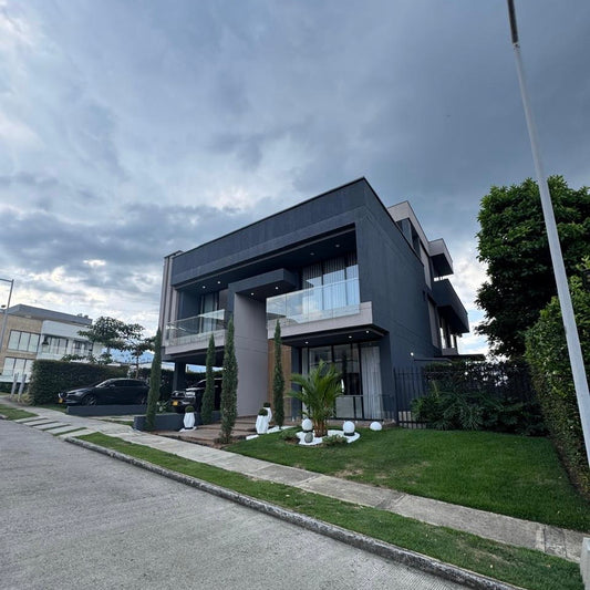 LUJOSA CASA A LA VENTA EN PANCE CALI