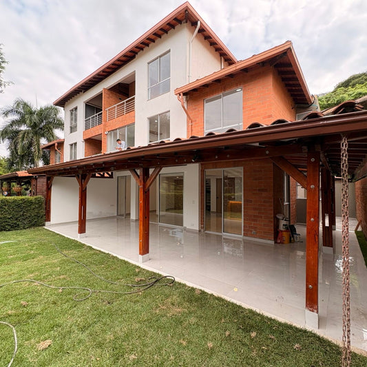 CASA MODERNA EN ALQUILER – FARALLONES DE PANCE, CALI