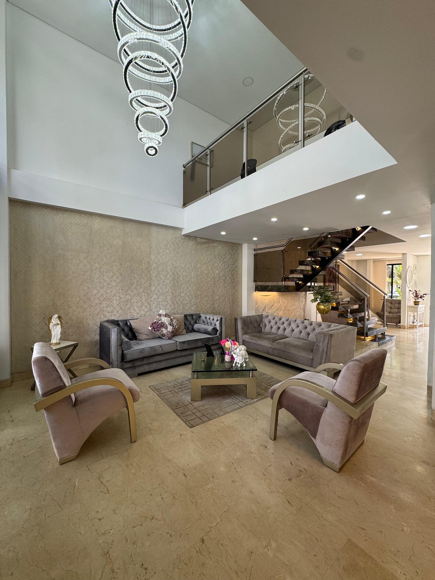 CASA EN ALQUILER EN EL SECTOR DE LAS MERCEDES JAMUNDI