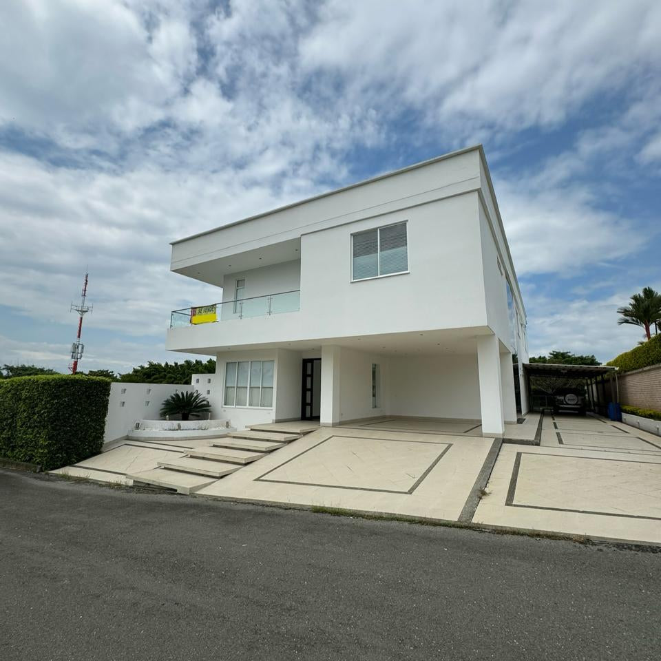 Casa campestre en venta en Pance, Cali — Condominio, 580 m², 5 habitaciones y piscina
