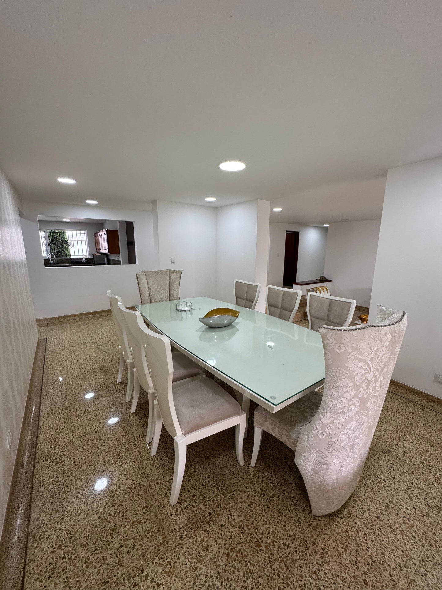 Casa independiente en venta en Ciudad Jardín, Cali — 600 m², 4 habitaciones, piscina y turco