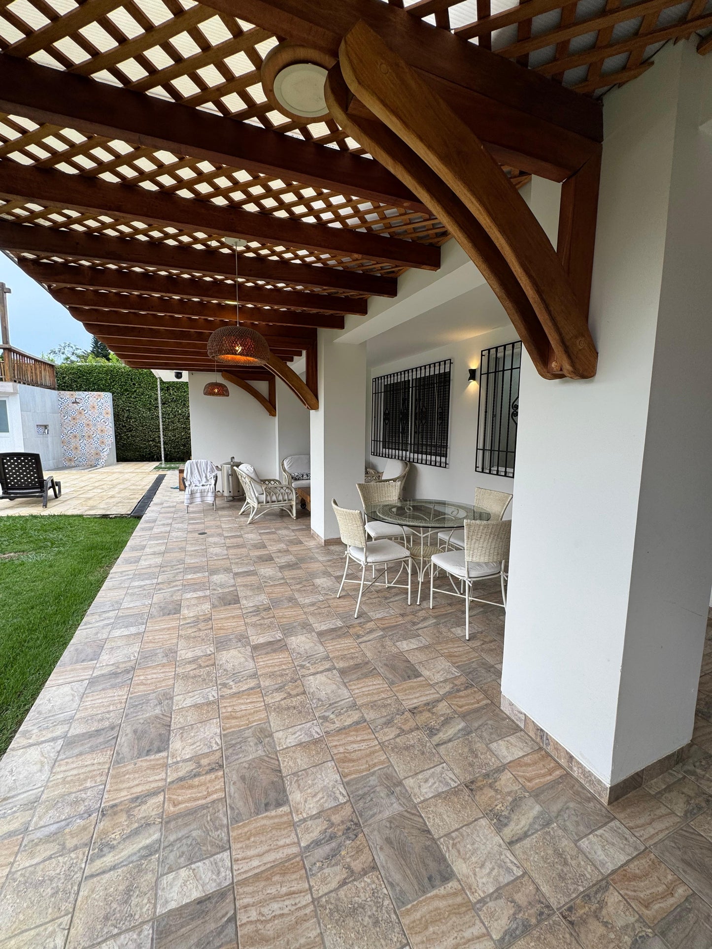 Casa independiente en venta en Ciudad Jardín, Cali — 600 m², 4 habitaciones, piscina y turco