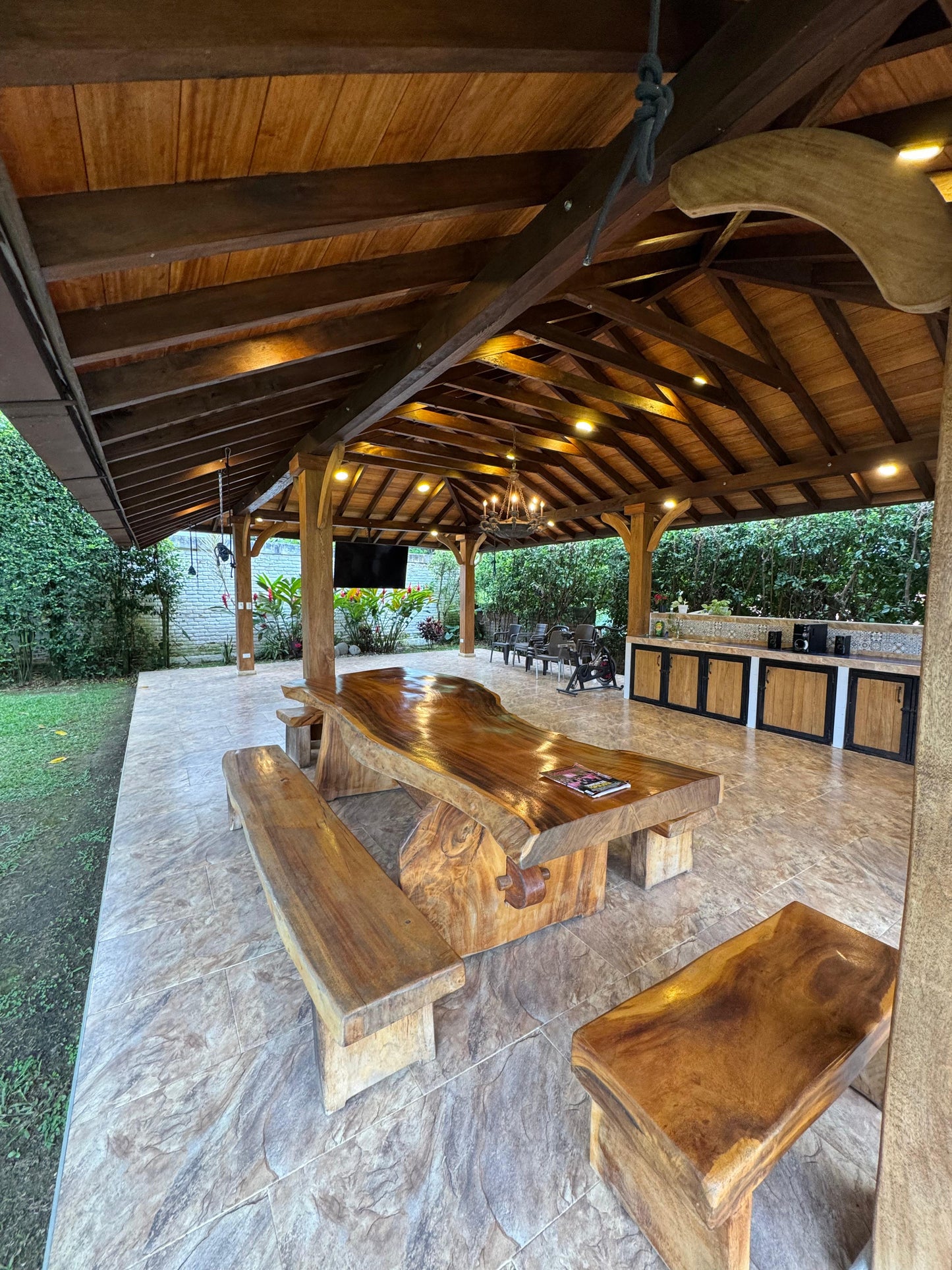 Casa independiente en venta en Ciudad Jardín, Cali — 600 m², 4 habitaciones, piscina y turco