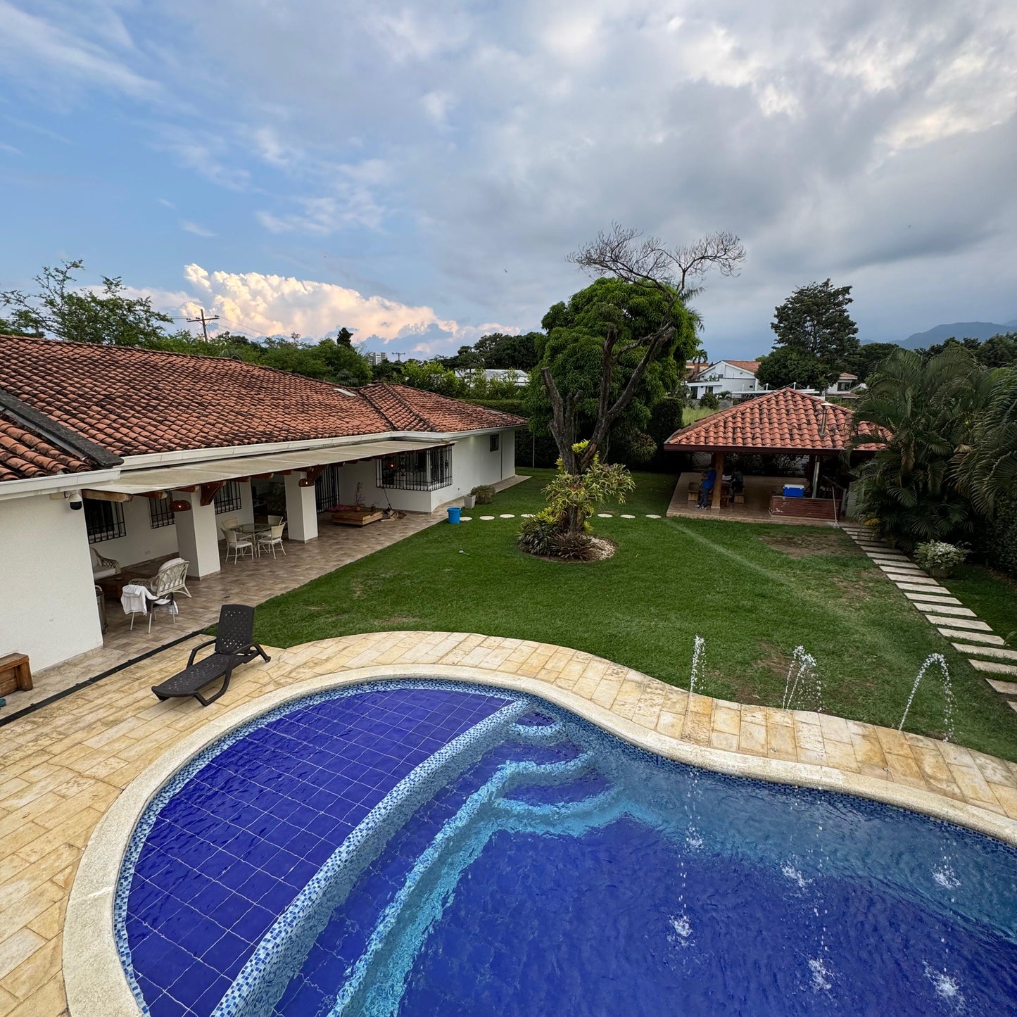 Casa independiente en venta en Ciudad Jardín, Cali — 600 m², 4 habitaciones, piscina y turco